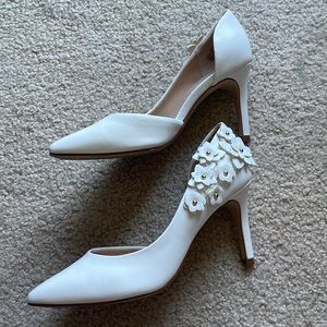 Kelly and Katie white heels women’s six